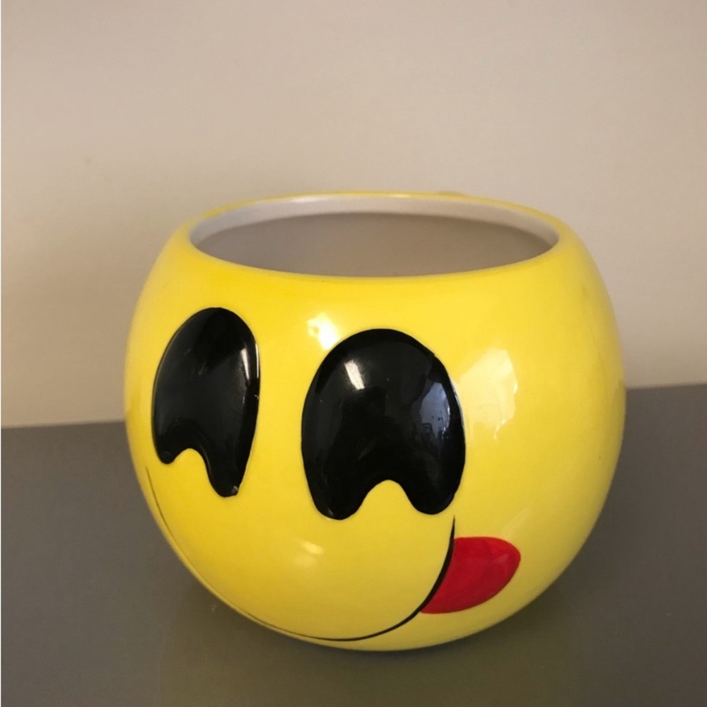 SMILEY MUGS 3pc set 😃 Vintage Large Smiley Face Tongue Mugs Collectible - Picture 3 of 12